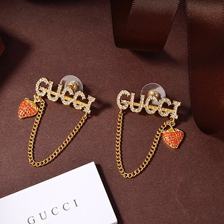 Gucci グッチ ピアス いちごパターン