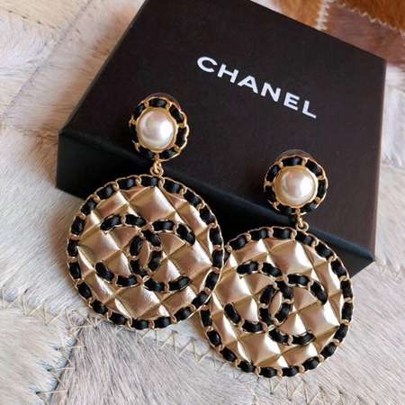 chanel 丸形パール付きピアス