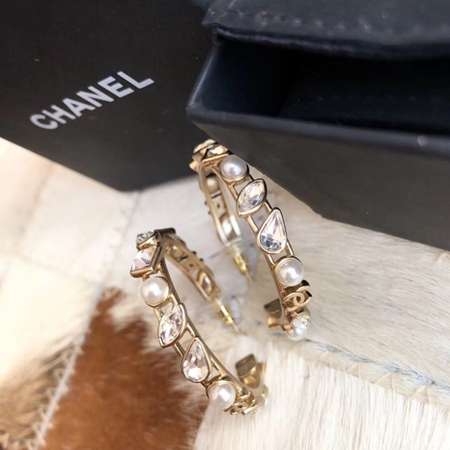 Chanel ラインストーン真珠付きピアス