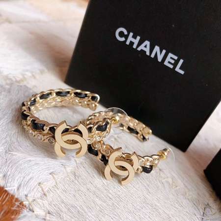 Chanel ラインストーン付きスプライスピアス