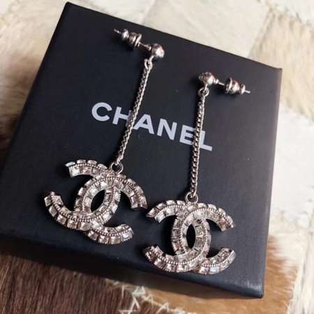 Chanel 両面ラインストーン付きイアリング