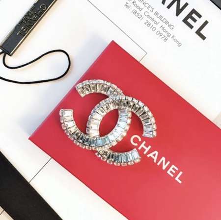 Chanel スワロフスキークリスタル付きCCマークブローチ