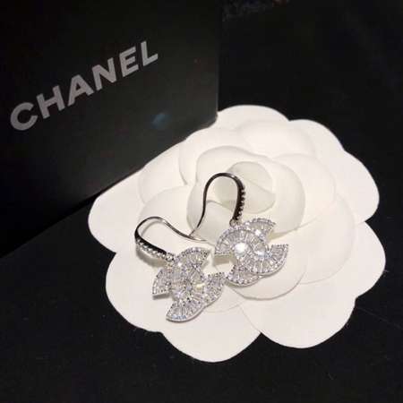 Chanel ラインストーン付きイアリング