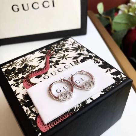 Gucci GGマークラインストーン付き円形ピアス