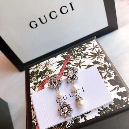 Gucci GGマーク花柄パール入れイアリング