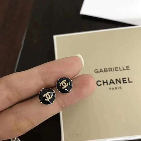 Chanel  CCロゴピアス