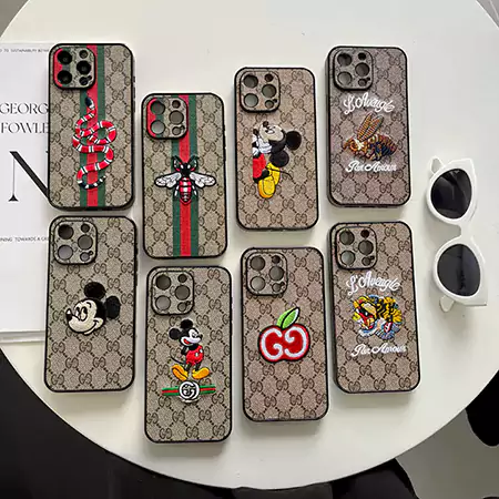 ミッキーiphone16ケース グッチ スプリーム 刺繍 iphone16pro/16plus携帯ケース キャラクター 動物柄 蜂 蛇綺麗 gucci iphone15/15promaxスマホケースイタズラ風 おすすめ GG アイフォン14pro/13カバー お 揃い