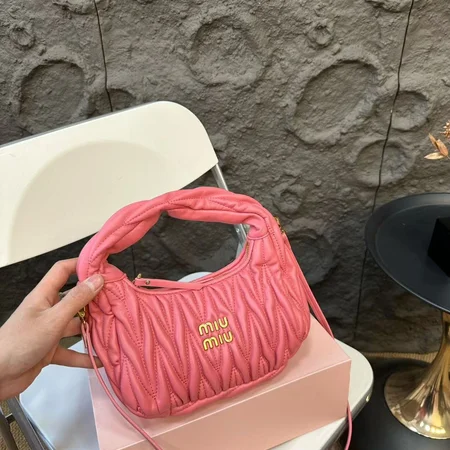 miumiu ワンダーマテラッセ　ホーボーミニバッグ