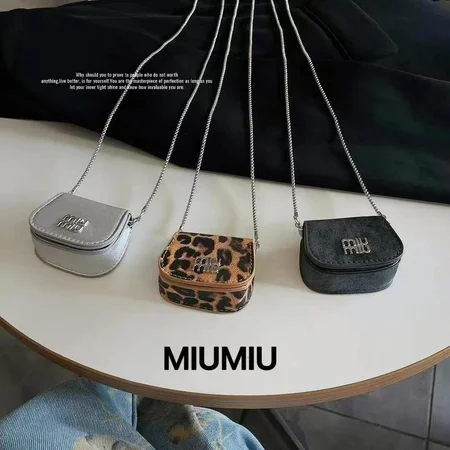 Miu Miu airpods4ケース チェーンショルダー