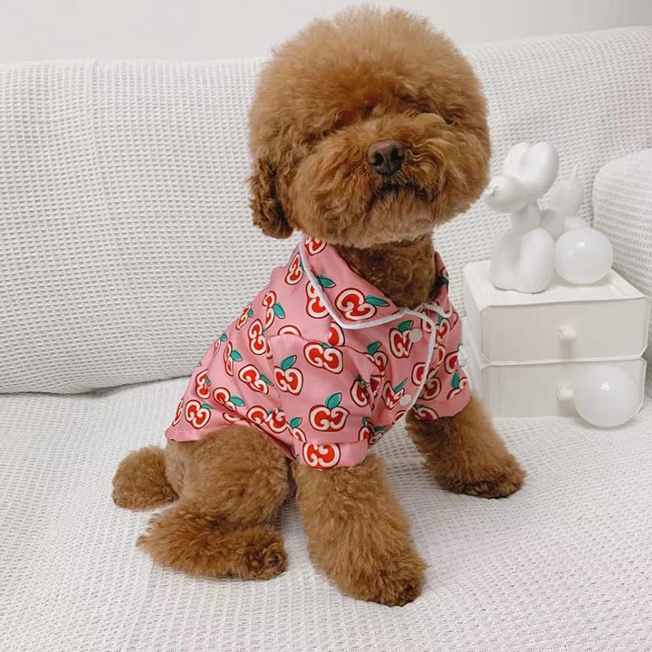 グッチ アップル モチーフ 犬の服