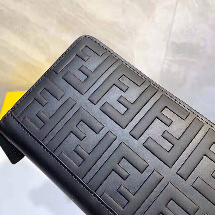 Fendi 長財布 ファスナー式