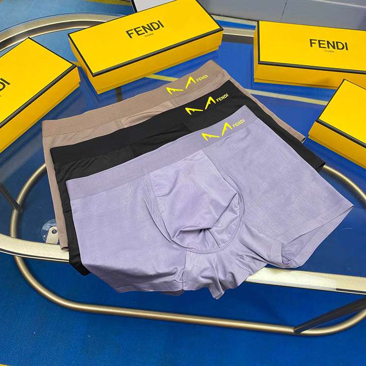 FENDI ショートパンツ メンズ