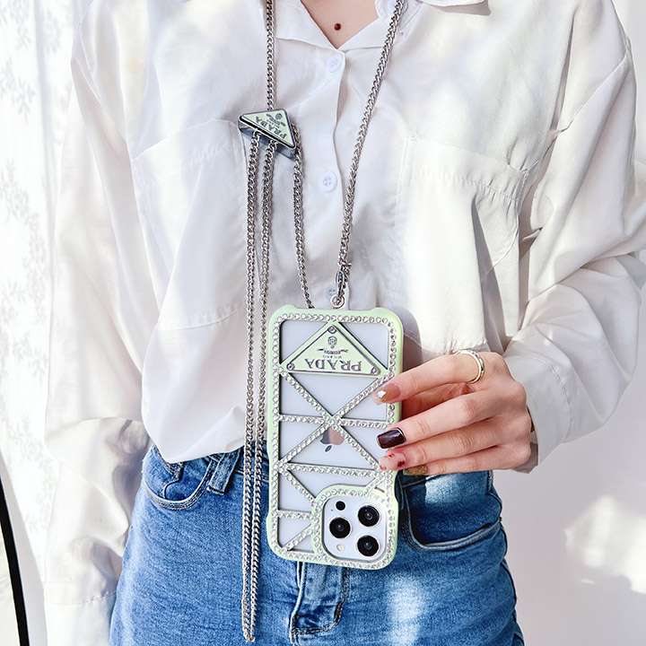 prada iphone16 proケース 少女 ファッション