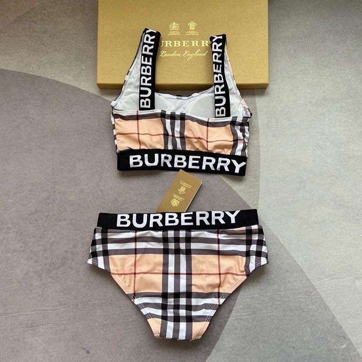 Burberry 上下セパレートスーツ 女性ビキニ