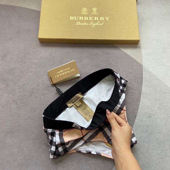 Burberry 水着 大人可愛い