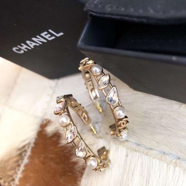 chanel ラインストーン 耳輪