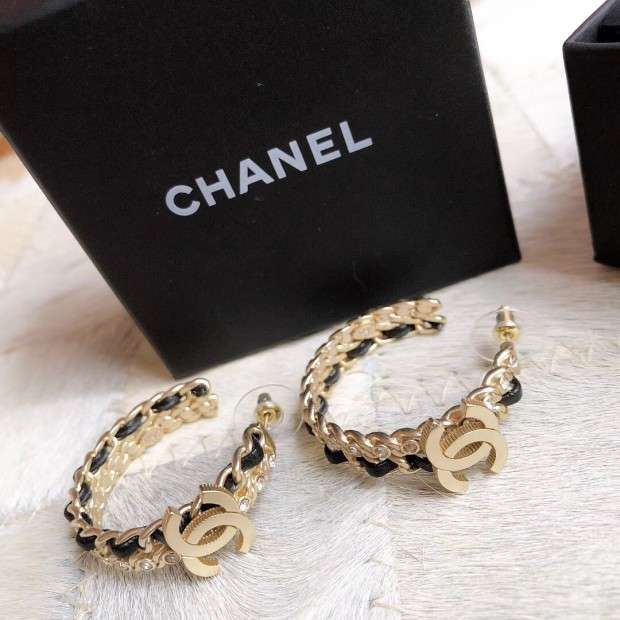 Chanel ピアス ラインストーン付き