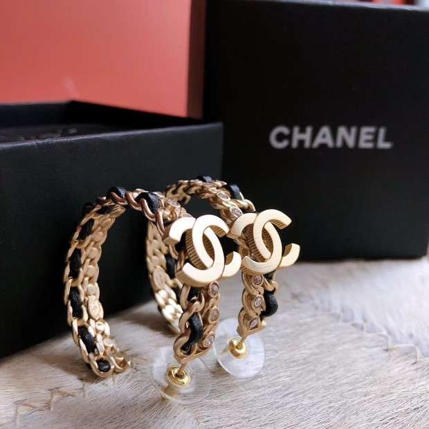 CHANEL ベルトスプライス イアリング