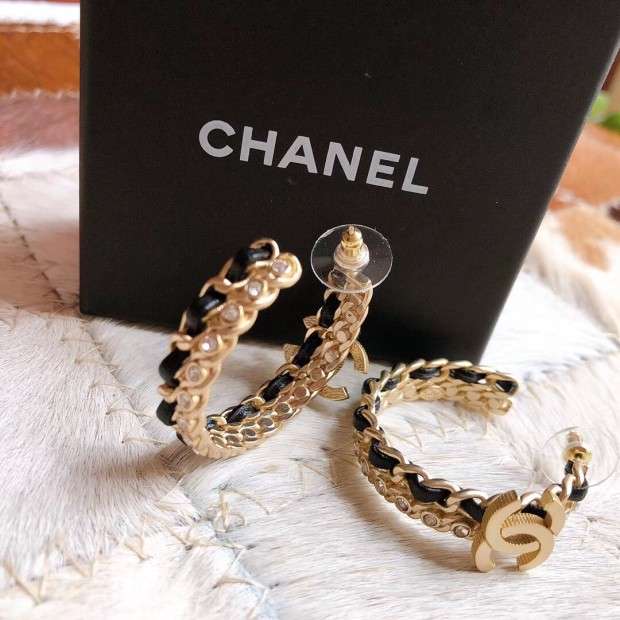 Chanel ピアス ラインストーン付き