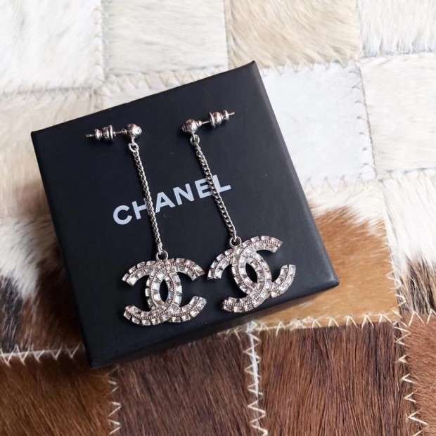 定番的 おしゃれ ピアス CHANEL