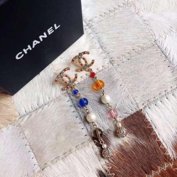 CHANEL ピアス カラフルビーズ付き