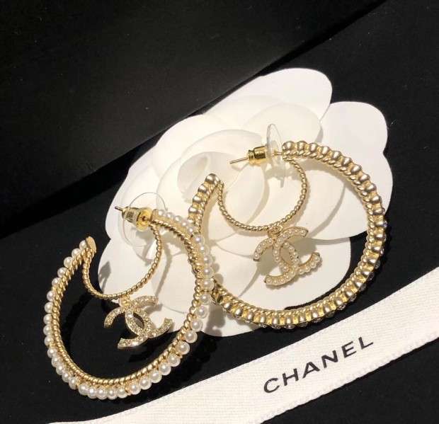 chanel ラインストーン付き ピアス