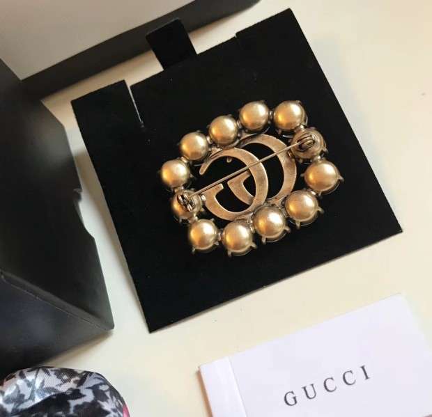 Gucci ブローチ アクセサリー 飾り