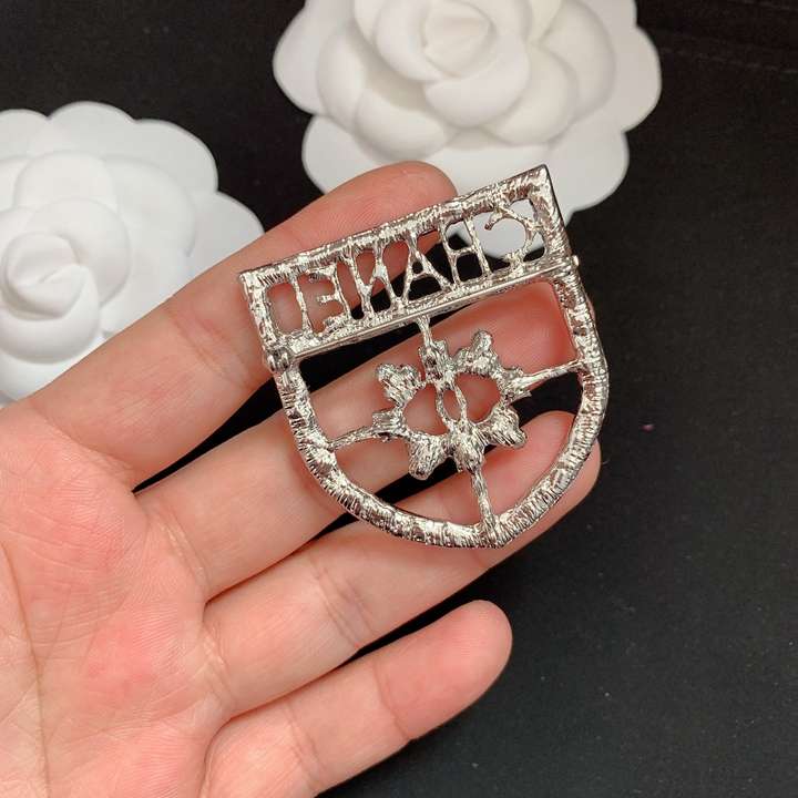 CHANEL クリップブローチ