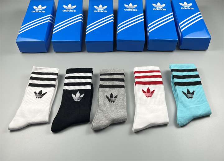 Adidas ミッドカット ソックス