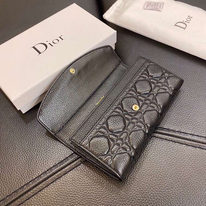 dior 長財布 ボタン式