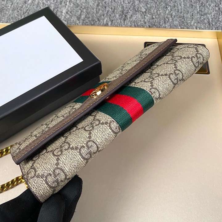 gucci 長財布 肩掛け