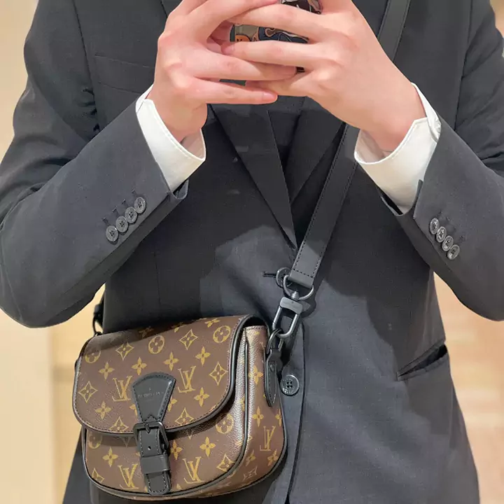 Louis Vuitton モンスリメッセンジャー