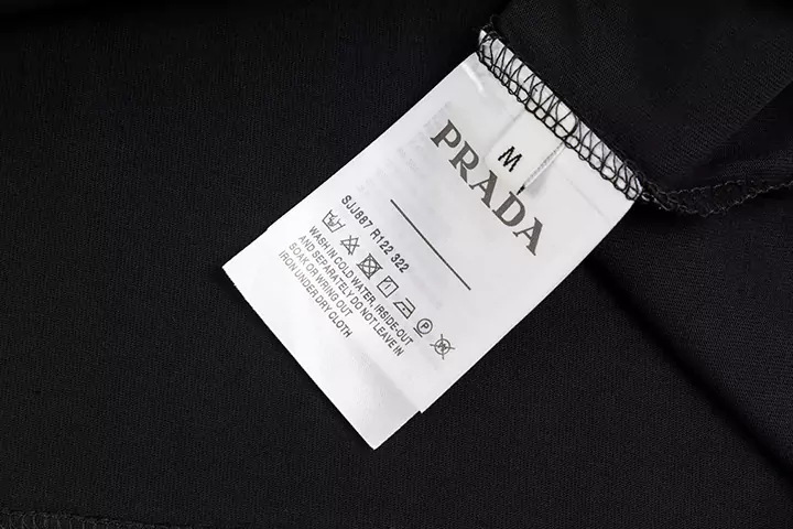 prada Tシャツメンズ ポケット付