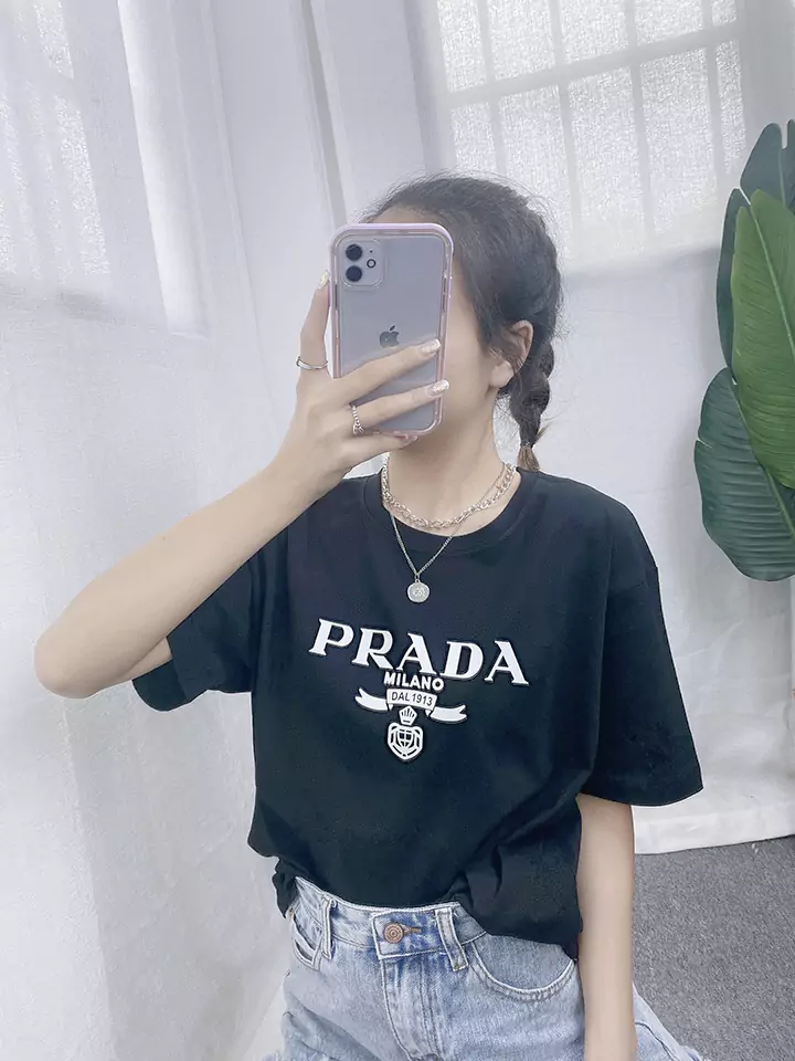 PRADA ロゴプリントTシャツ