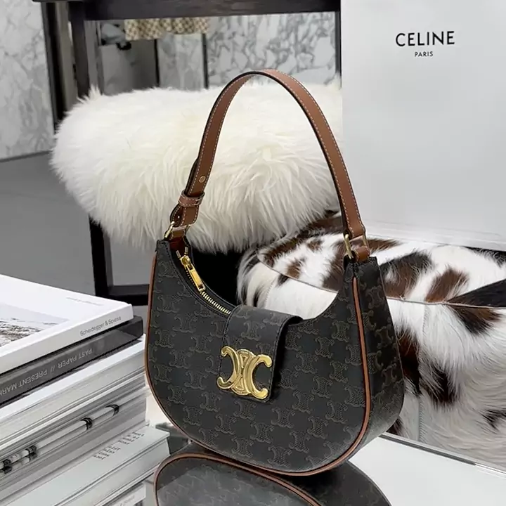 CELINE ミニバッグ 海外 流行り