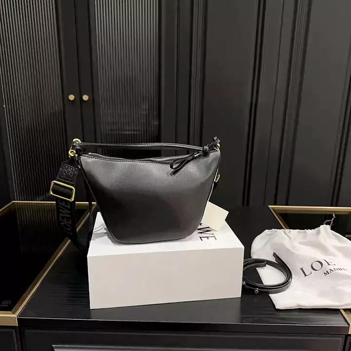 LOEWE ミニ ホーボー ショルダーバッグ