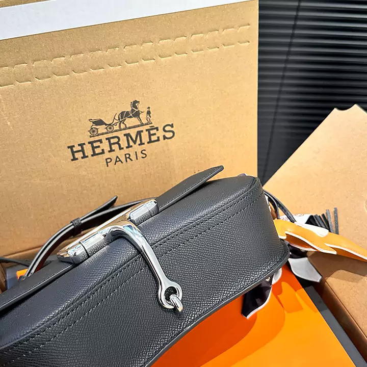 Hermes デッラ・カヴァレリア