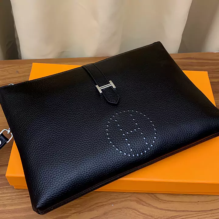 Hermes バッグ 黒 大人 可愛い