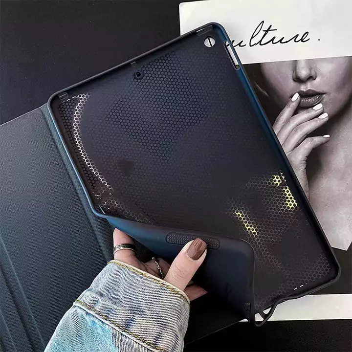 gucci ipad m2 11インチカバー