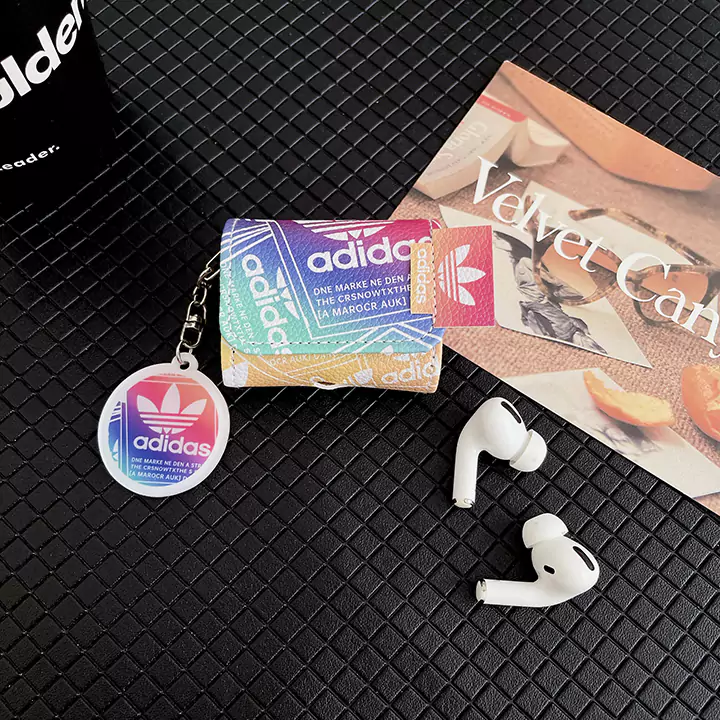 adidas クローバーマーク airpods 4 ケース