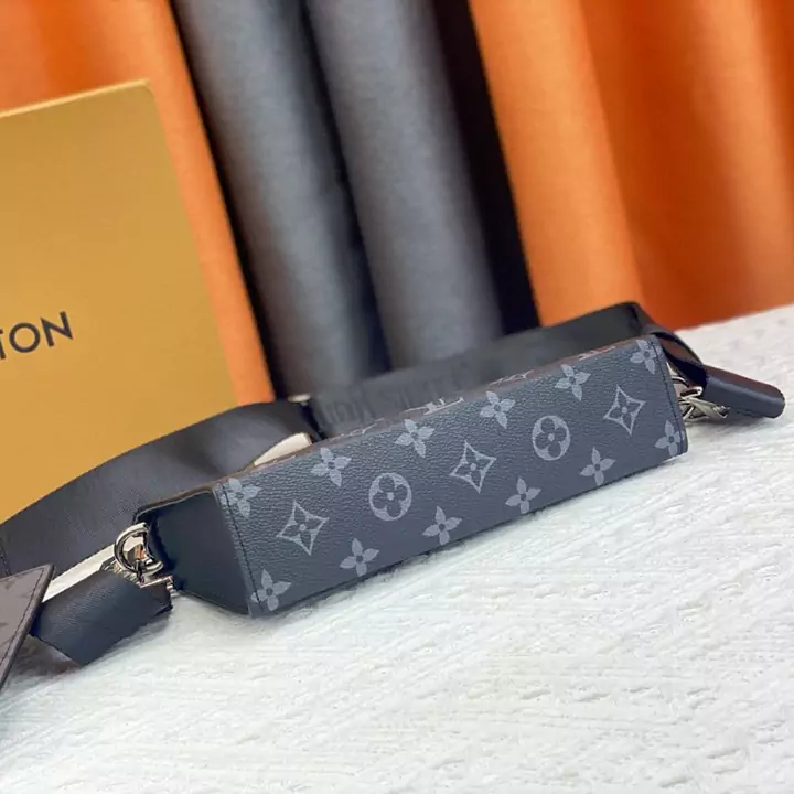 LOUIS VUITTON ウエアラブルショルダーバッグ