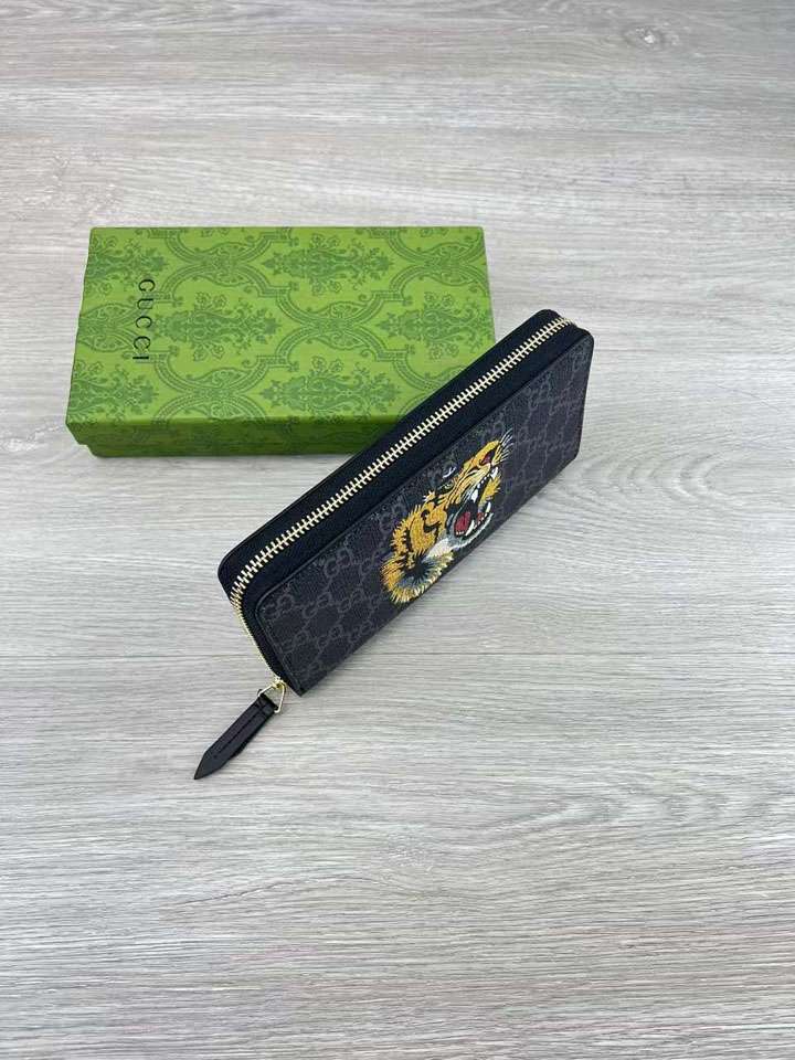 gucci ファスナー長財布 トラ