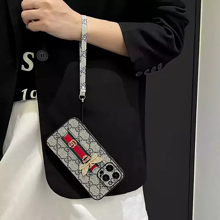 gucci iphone16 pro maxケース 蜂柄