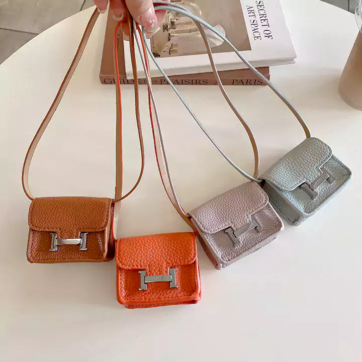 hermes エアーポッズ 4 ケース 斜めがけ