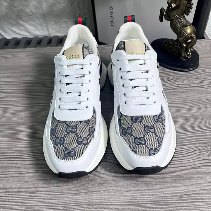 芸能人 GUCCI エーススニーカー