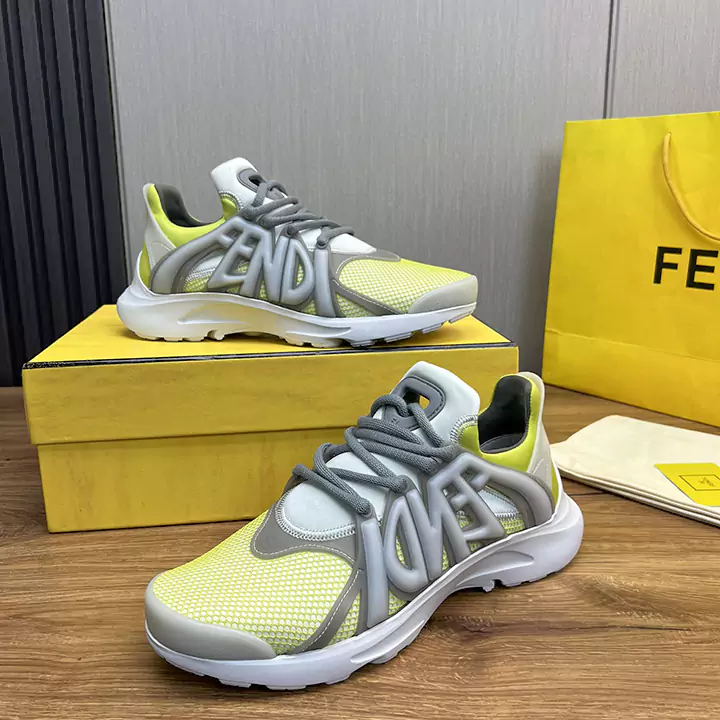 FENDI タグ スニーカー 軽量