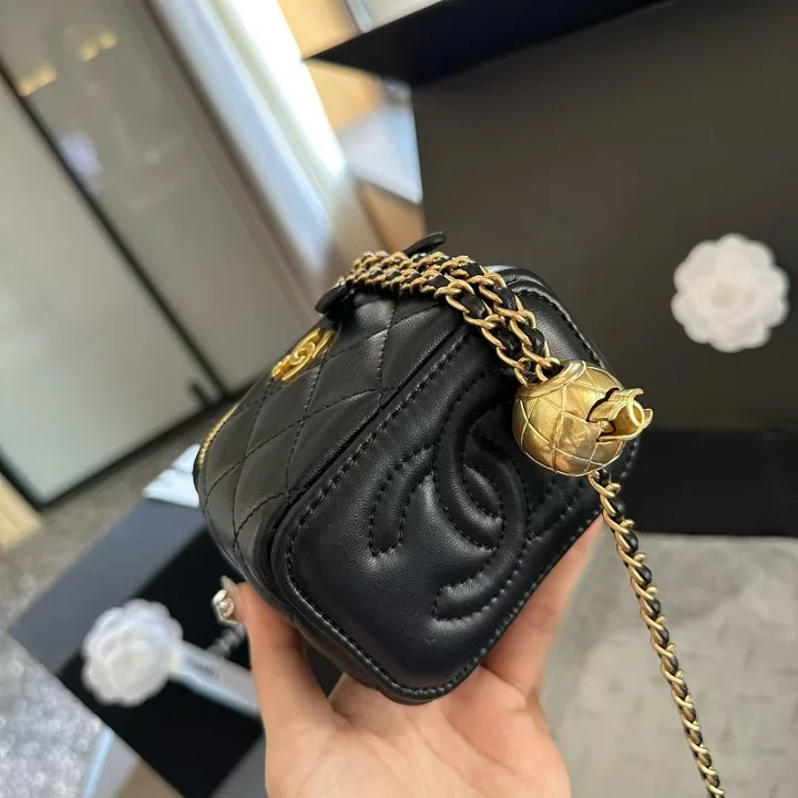 CHANEL スモールショルダーバッグ