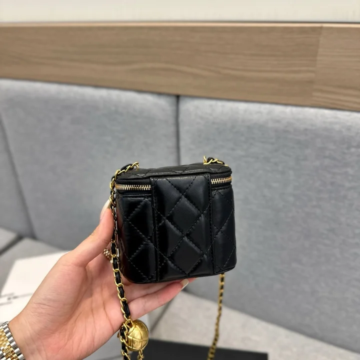 CHANEL クラッチバッグ レディース