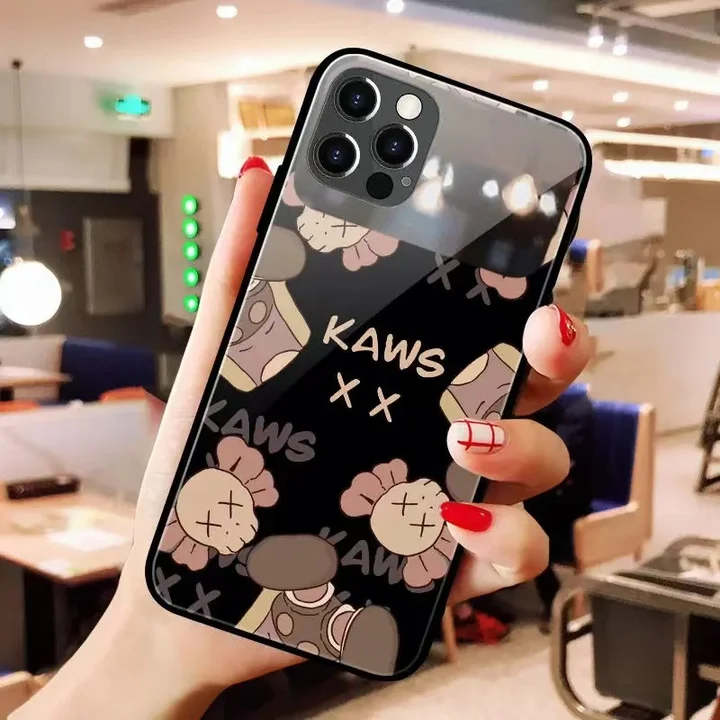 kaws iphone16 plusケース かわいい 少女