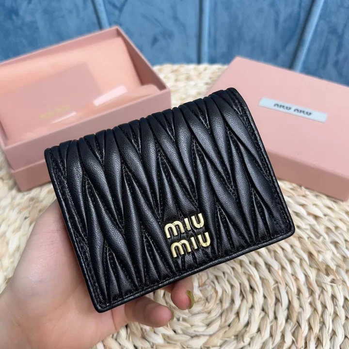 ミュウミュウ ミニ財布 レディース おしゃれ ブランド MIUMIU マテラッセ 二つ折り財布 ブラック ファスナー ウォレット